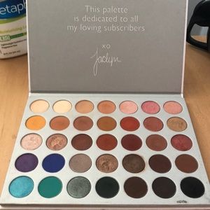 Jaclyn hill x morphe palette